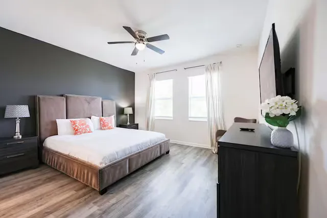 Bedroom 4 with a king bed