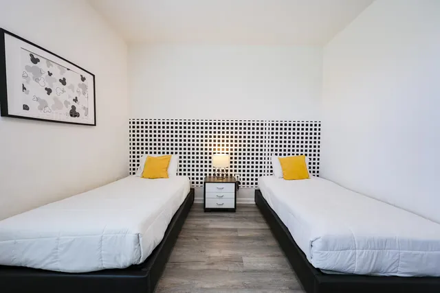 Bedroom 6 with single beds