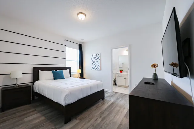 Bedroom 8 with a queen bed