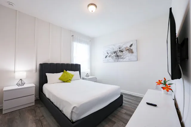 Bedroom 9 with a queen bed